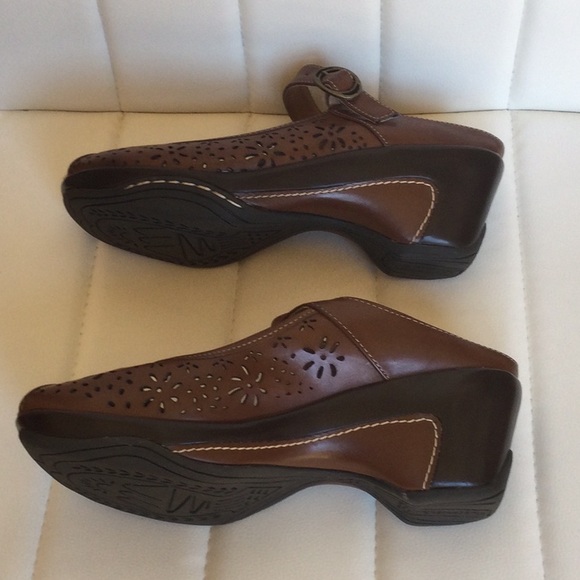 EUC Solesenseabilty 8M Brown Cognac Peep Toe Clog Shoe - Picture 11 of 16